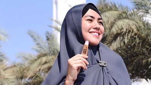Adem! Kartika Putri Mantap Berhijab