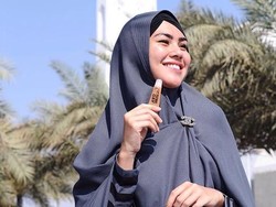 Mantap Berhijab, Kartika Putri Minta Foto Masa Lalunya Dihapus