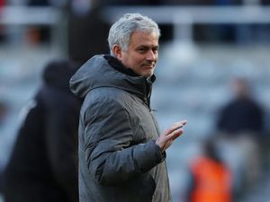 Video Mourinho Peluk Reporter yang Tanya Soal McTominay