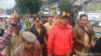 Foto: Kompaknya Anies dan Bima Arya Saat Cek Bendung Katulampa