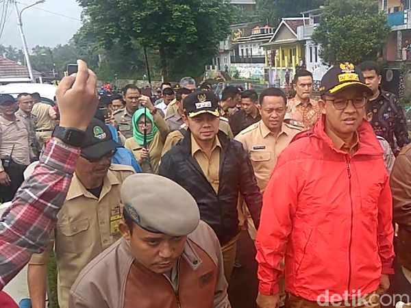 Foto: Kompaknya Anies dan Bima Arya Saat Cek Bendung Katulampa