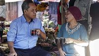 Cagub NTT Benny K Harman Blusukan ke Pasar