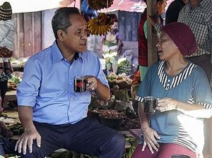 Cagub NTT Benny K Harman Blusukan ke Pasar