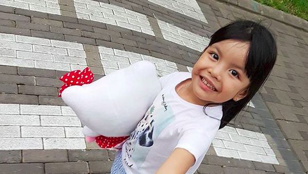 Tingkah Menggemaskan Putri Semata Wayang Denada