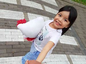 Tingkah Menggemaskan Putri Semata Wayang Denada