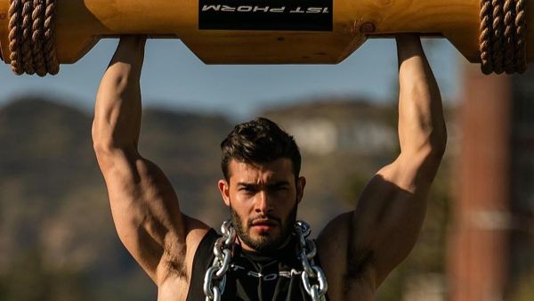 Hot! Hot! Intip Olahraganya Sam Asghari, Pacar Britney Spears yang Sixpack