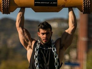 Hot! Hot! Intip Olahraganya Sam Asghari, Pacar Britney Spears yang Sixpack