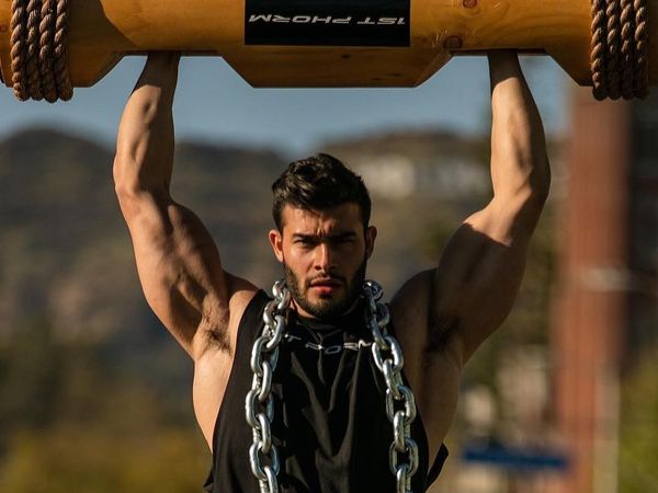 Hot! Hot! Intip Olahraganya Sam Asghari, Pacar Britney Spears yang Sixpack