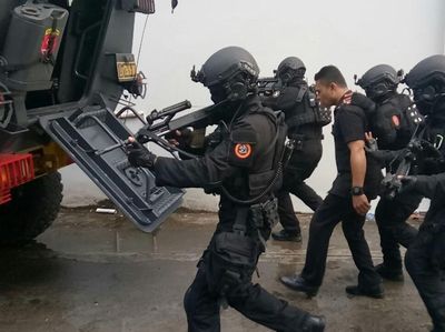 Foto: Brimob Polda Sulsel Simulasi Pengamanan Ketua KPU