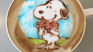 Ah, Lucunya  Snoopy dan Doraemon Dalam Goresan Latte Art Barista Nowtoo Sugi Ini!