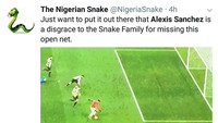 Mungkin ular di game handphone punya akurasi yang lebih baik ketimbang Sanchez. (Foto: Twitter @NigeriaSnake)