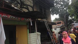 Penampakan Warung Makan yang Terbakar di Kramat Jati