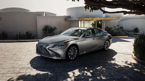 Perhatian, Lexus LS 500 Siap Meluncur di Jalanan Jakarta