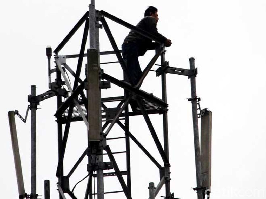 Panjat BTS, Ridwan Coba Bunuh Diri Panjat BTS, Ridwan Coba Bunuh Diri