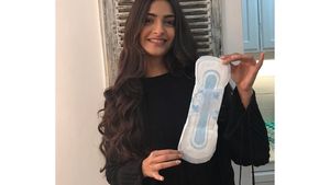 Foto: Ketika Para Artis Bollywood Pamer Foto dengan Pembalut
