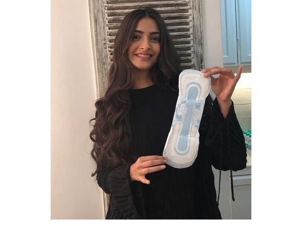 Foto: Ketika Para Artis Bollywood Pamer Foto dengan Pembalut