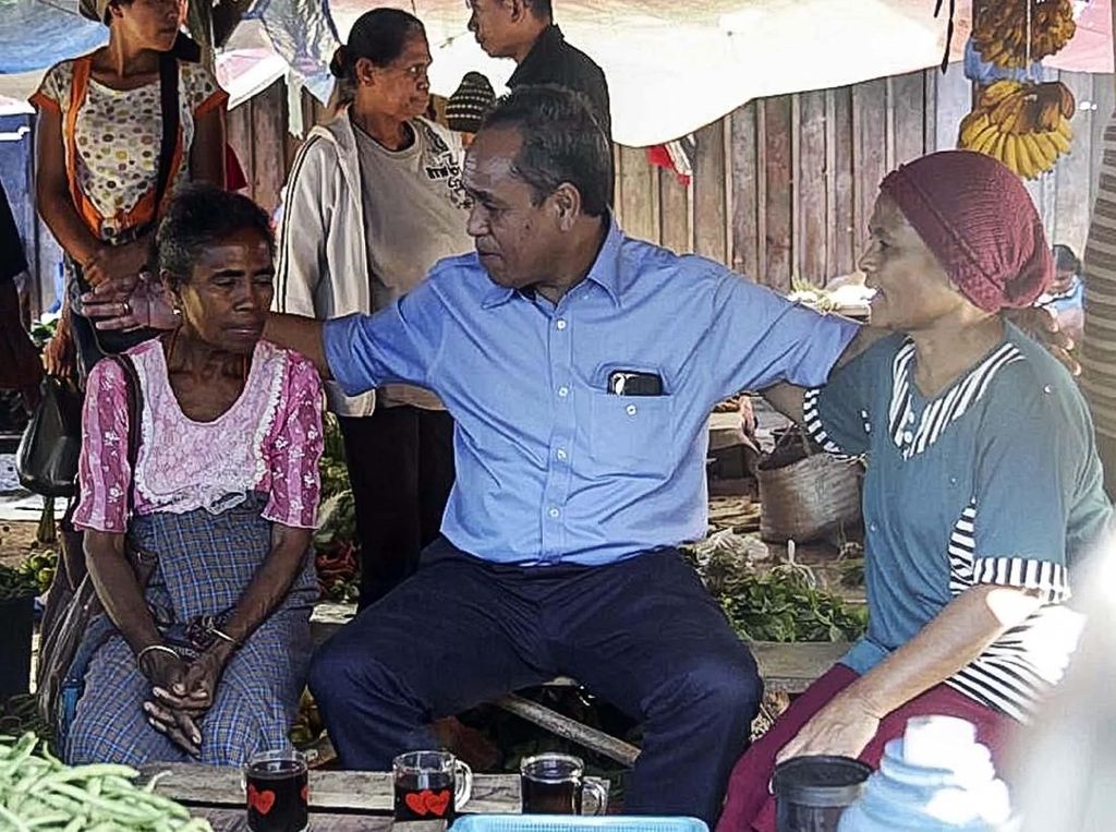 Kampanye Perdana, Benny Harman Janjikan Program Desa Menyala di NTT