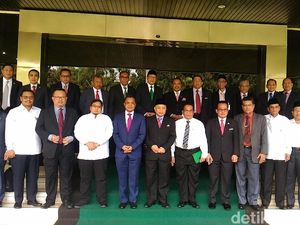 Menteri Lukman dan Menag Malaysia Bahas Produk Halal hingga Haji Menteri Lukman dan Menag Malaysia Bahas Produk Halal hingga Haji