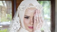 Angel Lelga Dikabarkan Cerai, Lihat Lagi Gaya Glamornya Saat Dinikahi Vicky