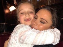 Baru Usia 7 Tahun, Anak Victoria Beckham Facial Wajah di Salon Mewah