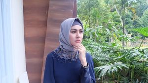 Foto: 11 Gaya Hijab Kartika Putri yang Simple dan Cantik