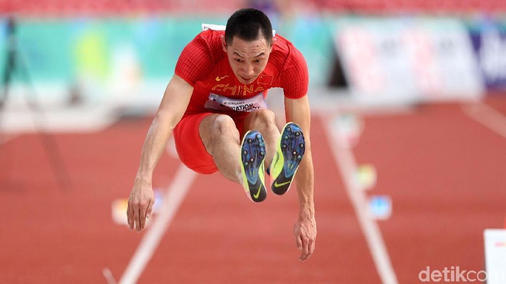 Raih Emas, Begini Aksi Atlet Lompat Jauh China Yaoguang Zhang