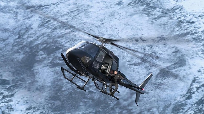 Aksi Berbahaya Tom Cruise Kendalikan Helikopter di Mission Impossible: 6