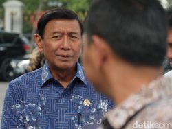 Soal Kabar Kepulangan Rizieq, Wiranto: Tunggu Saja Perkembangannya