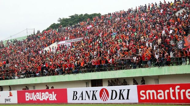 The Jakmania memadati Stadion Manahan, Solo, pada laga perempat final dan semifinal Piala Presiden 2018.