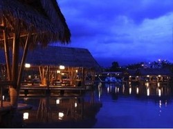 Mau Makan Sambil Lihat Angsa, Sawah, dan Kolam Ikan? Ini Tempatnya