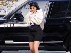 Seperti Kylie Jenner, Mereka Pun Dapat Hadiah Mewah Saat Lahiran