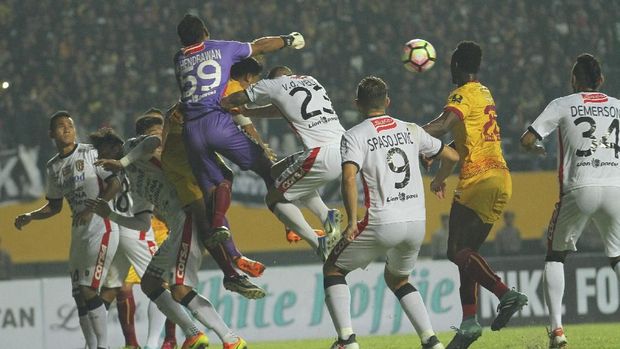 Sriwijaya FC ditahan tanpa gol oleh Bali United di Stadion Gelora Jakabaring pada leg pertama semifinal Piala Presiden 2018. (