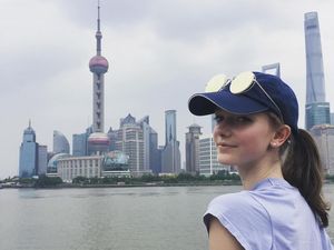 Foto: Liburannya Model Cantik yang Dikira Boneka