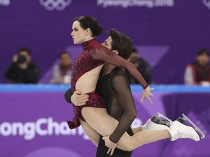 Anggun dan Seksi, Begini Memukaunya Aksi Peseluncur Indah