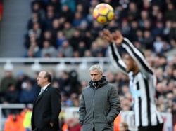 Mourinho Perlu Membuat MU Bermain Lebih Kolektif