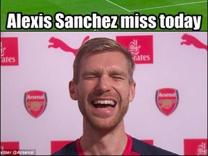 Foto: Olok-olok Netizen untuk Alexis Sanchez dan Chris Smalling