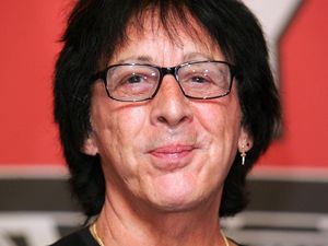 Para Pria Ini Pernah Berjuang Melawan Kanker Payudara