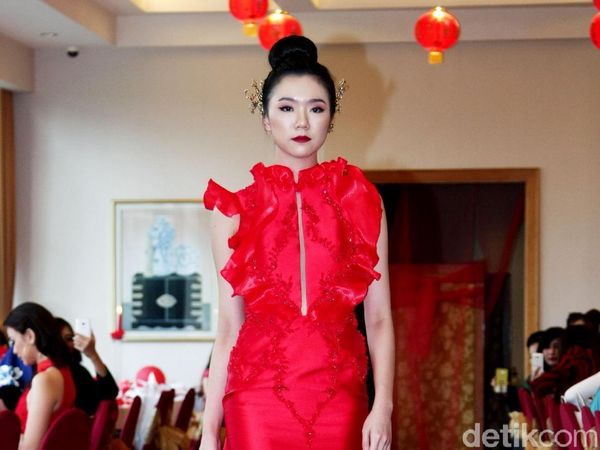 Foto: 25 Karya Busana Cheongsam Tiga Desainer Indonesia
