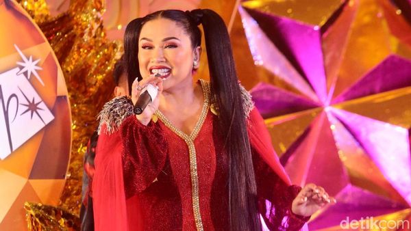 Titi DJ Bergaya Kuncir Dua, Yay or Nay?