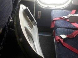 Mengaku Kepanasan, Traveler China Buka Pintu Darurat Pesawat