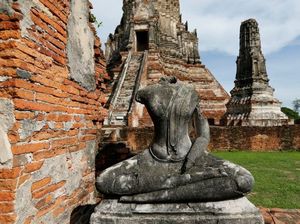 Dihantui Setan, Turis Kembalikan Batu Candi Curian ke Thailand