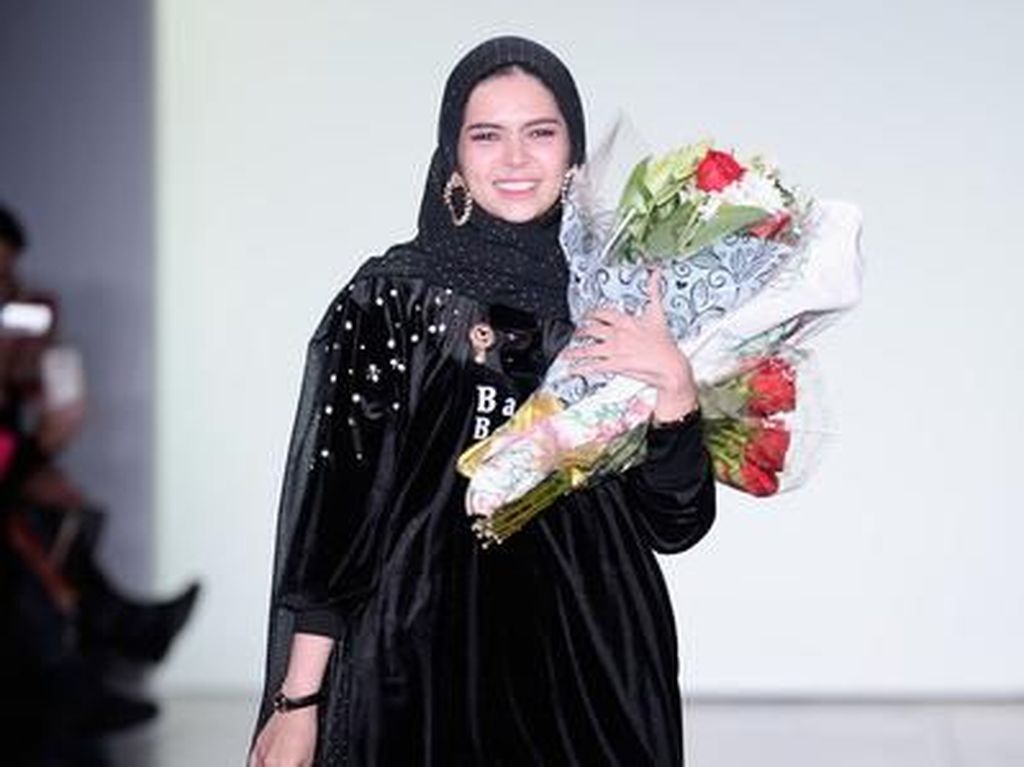Vivi Zubedi Jadi Satu-Satunya Desainer Hijab di New York Fashion Week
