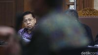 Novanto Kembali ke Ruang Sidang