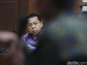 Novanto Kembali ke Ruang Sidang