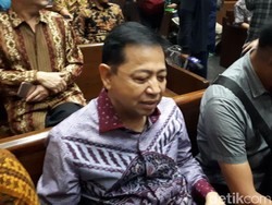 Curhat Tak Lagi Kejar Jabatan, Novanto Ingin Dekat dengan Istri