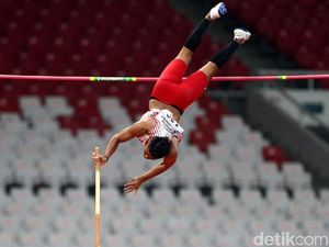 Aksi Memukau Atlet Lompat Galah Idan Fauzan Richsan