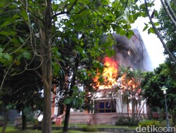 Gedung Pemprov Bali Terbakar, Pegawai Berhamburan