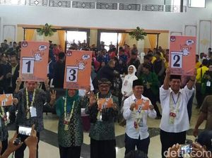 Unik, Nomor Urut Undian Pilkada Tegal Ditaruh Dalam Teko Teh Poci Unik, Nomor Urut Undian Pilkada Tegal Ditaruh Dalam Teko Teh Poci