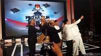 Keakraban 4 Paslon Pilgub Jabar Saat Pengundian Nomor Urut