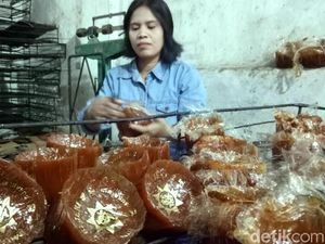 Dodol Cina Sukabumi Diburu Jelang Imlek